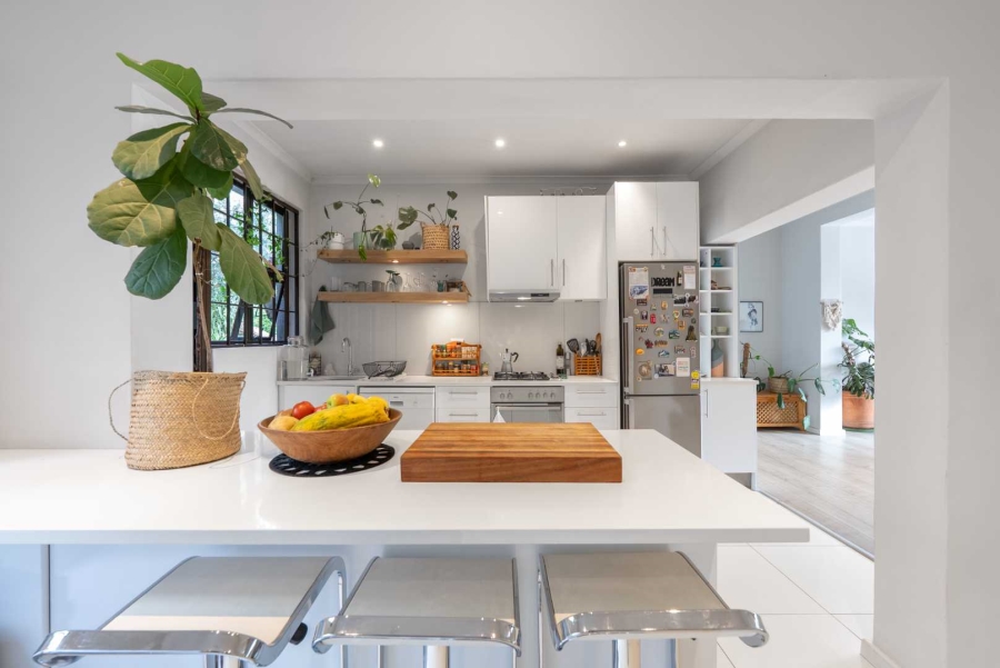 2 Bedroom Property for Sale in Vredehoek Western Cape